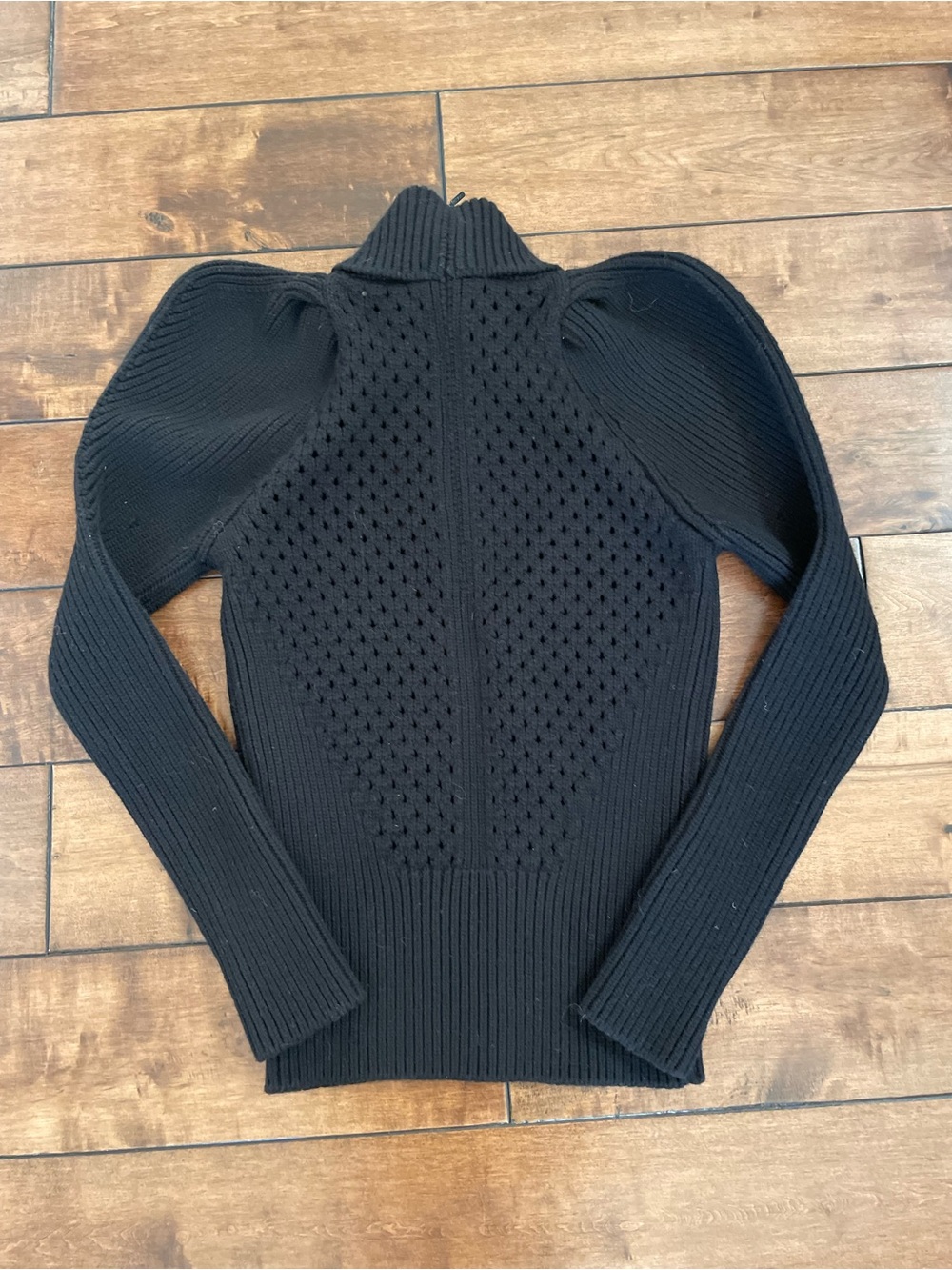 Authentic Gucci Wool Turtleneck Mesh Sweater - Picture 5 of 10